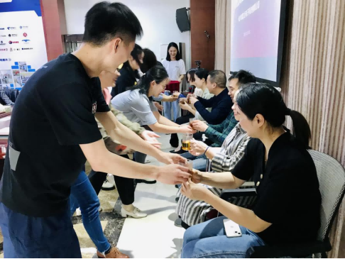 20220315周宇-2022年新員工拜師儀式暨對賭協(xié)議新聞稿441.png 20220315周宇-2022年新員工拜師儀式暨對賭協(xié)議新聞稿441.png